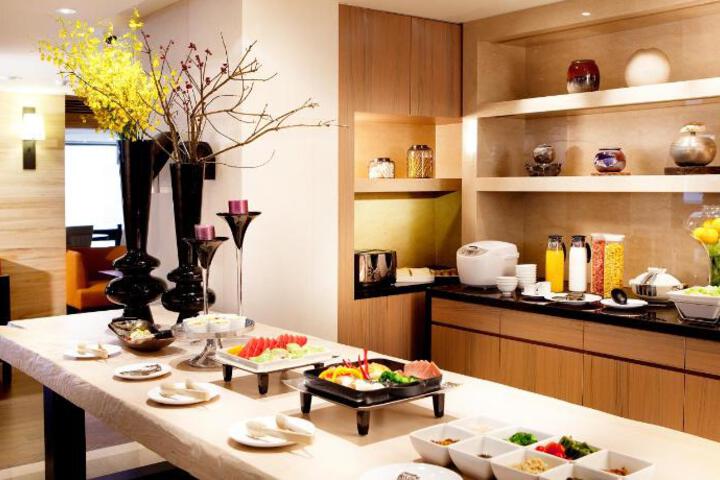 Hotel Suite Photo