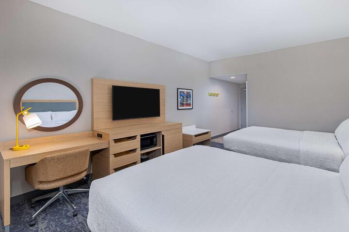 2 Queen Beds Hearing Accessible (2 of 5)