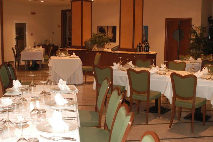Dining 37 of 43