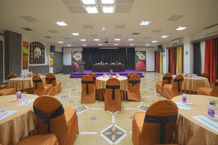 Ballroom/Hall 105 of 143