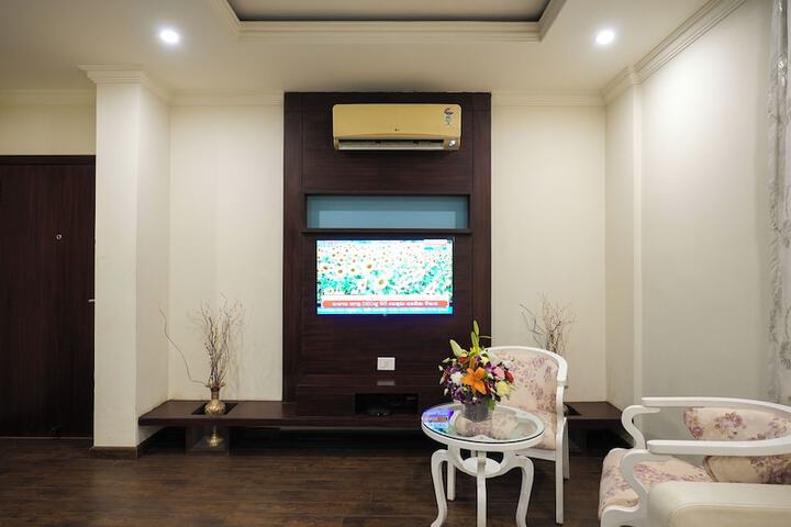Room 4 of 25