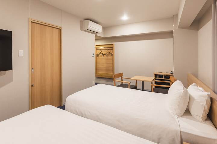 Room 19 of 76