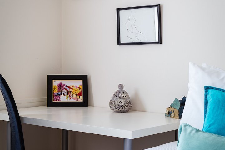 Image of 2-bed 2-bath Next to Park Lane
