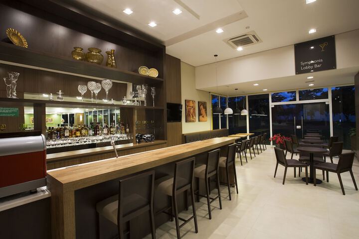 Lounge 64 of 71