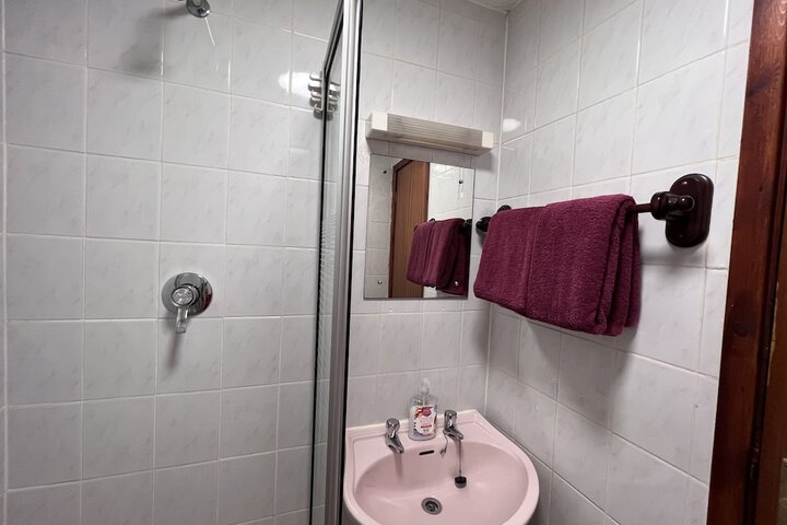 Room 32 of 37