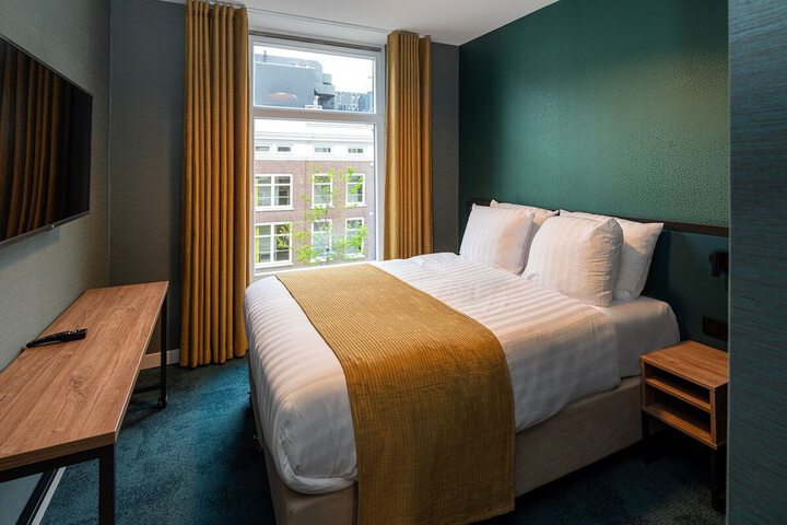 Room 2 of 17