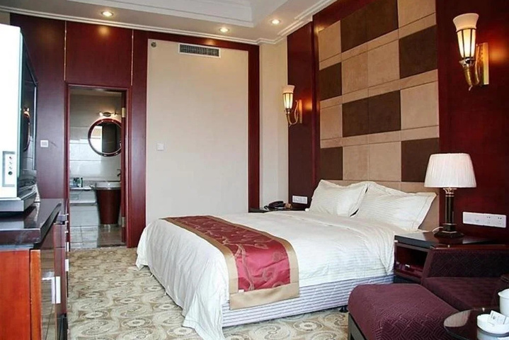 Room 2 of 17