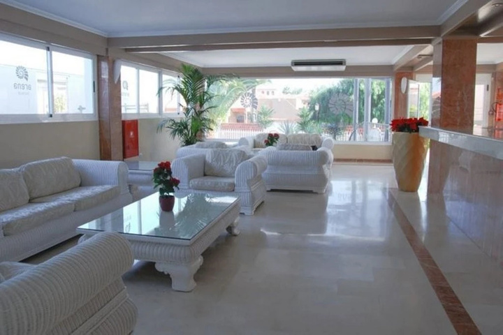 Terrace/Patio 2 of 9