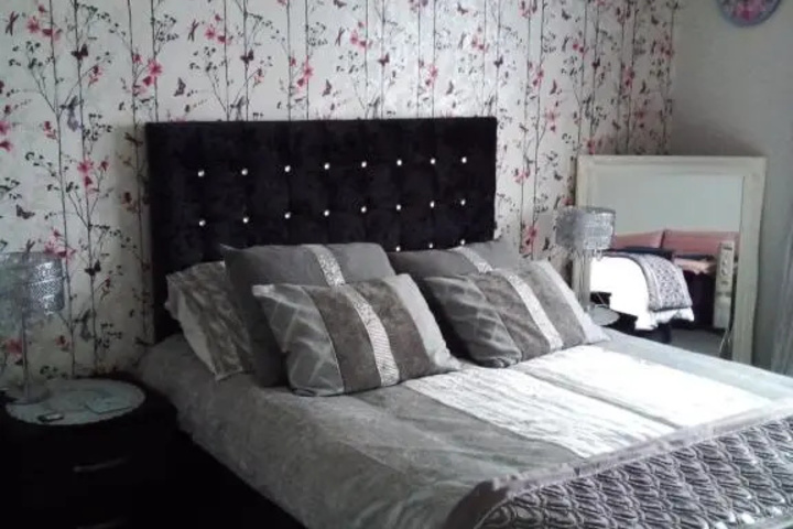 Room 2 of 7