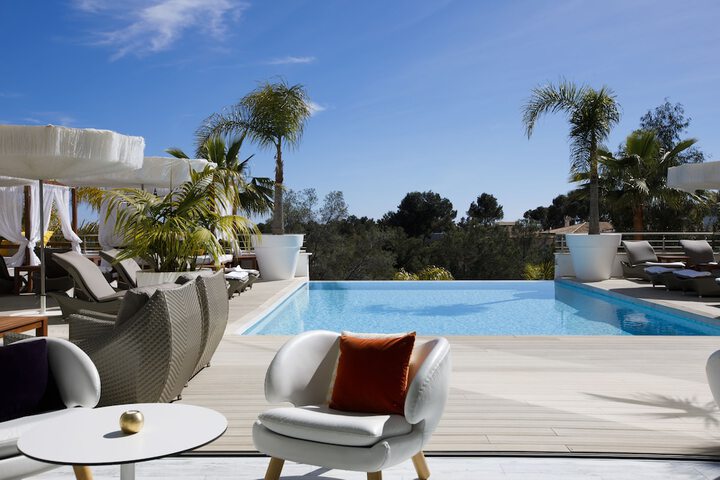 Hotel Pool