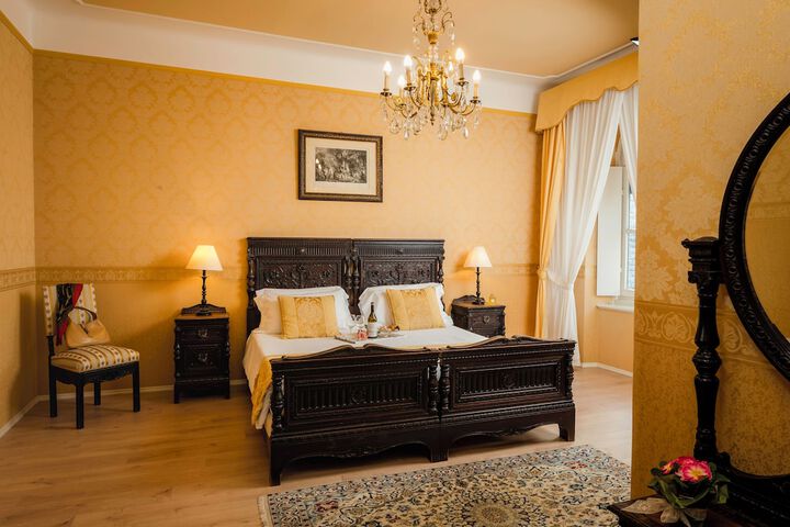 Room 27 of 79