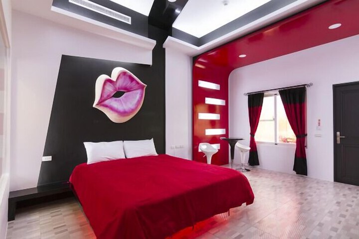 Room 2 of 30