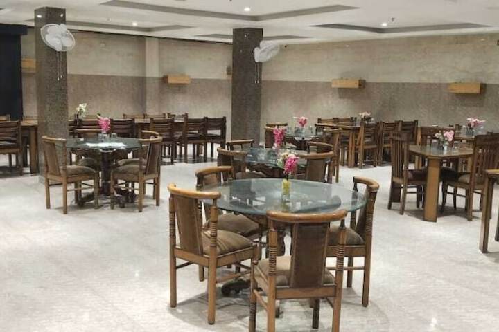 Dining 8 of 11