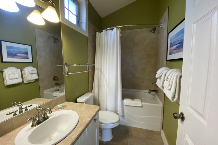 Room 445 of 543