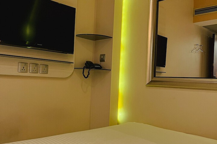Room 16 of 36