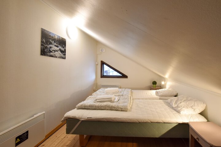 Room 12 of 94
