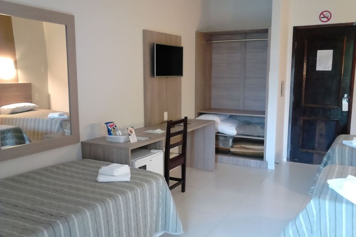 Room 6 of 68