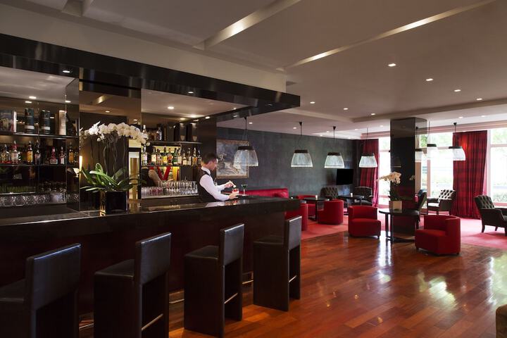 Lounge 58 of 64