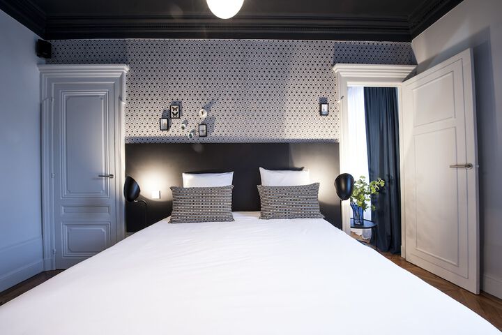Room 28 of 780
