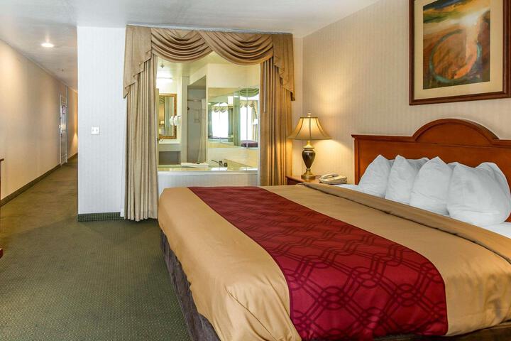 1 King Bed (7 of 14)