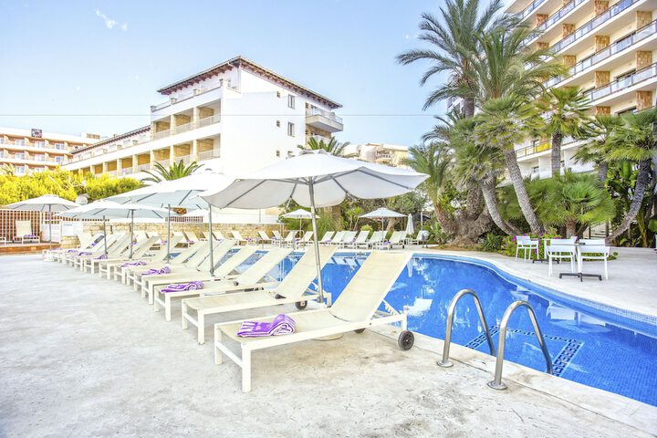 Hotel Pool
