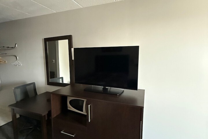 Room 4 of 34