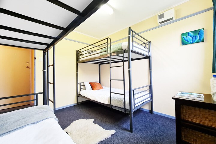 Room 13 of 28