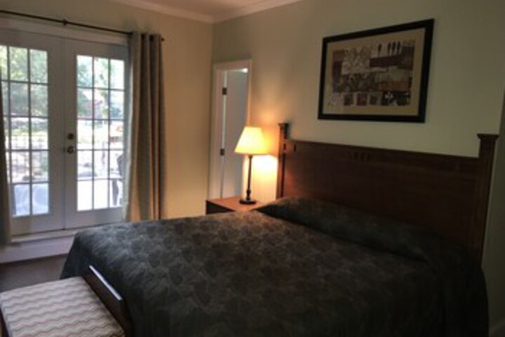 Room 8 of 9