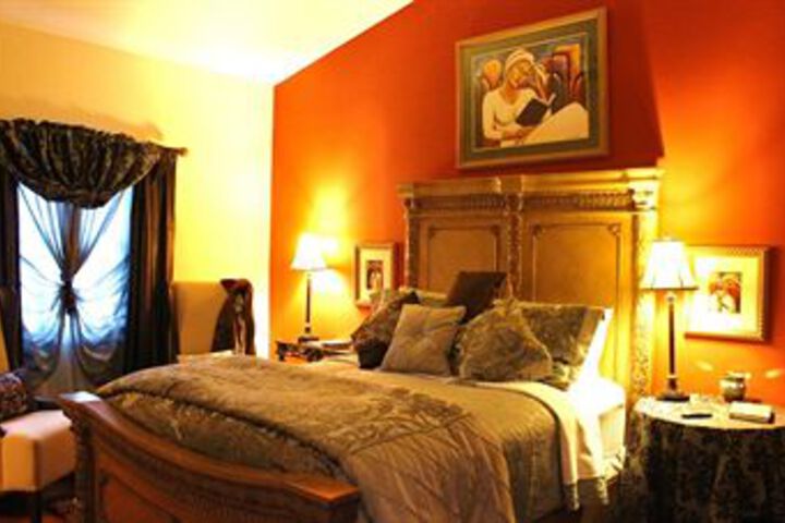 Room 10 of 18