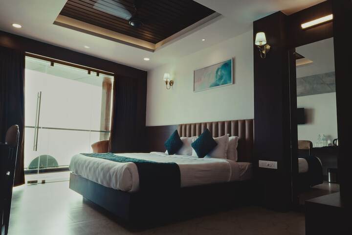 Room 10 of 33