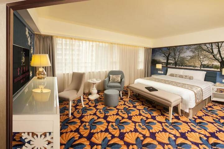 Room 36 of 80