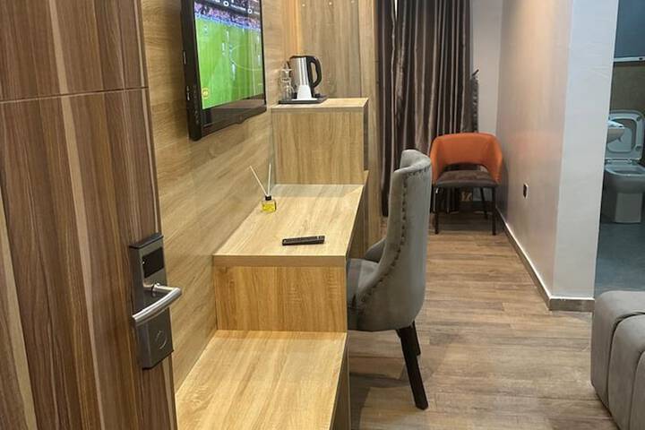 Room 4 of 11