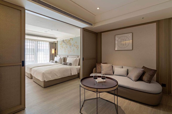 Room 45 of 79