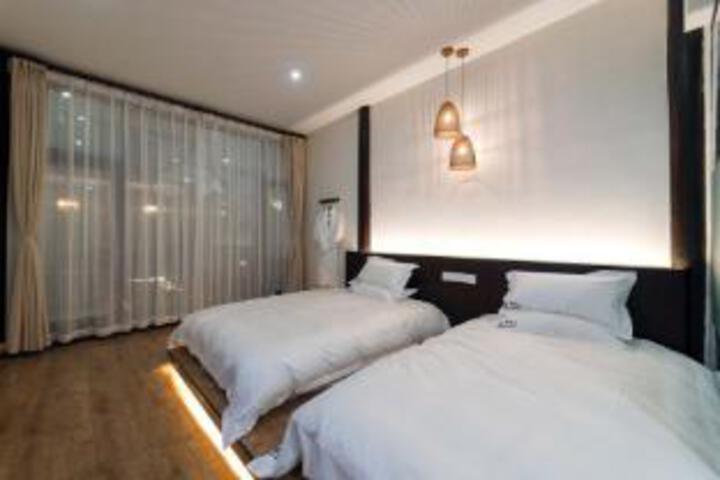 Room 6 of 6