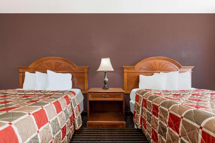 2 Double Beds (1 of 9)