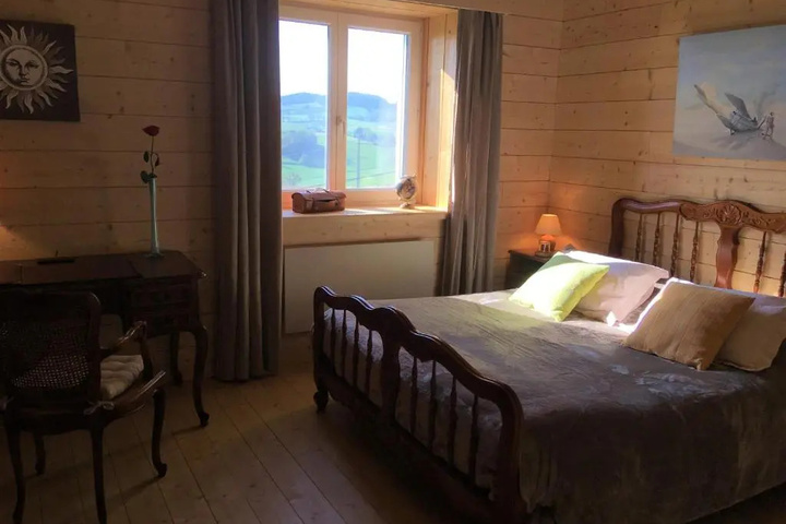 Room 2 of 9