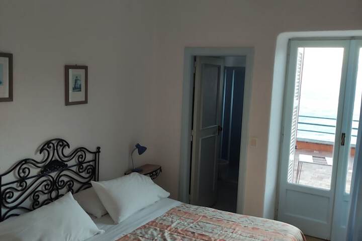 Room 6 of 25