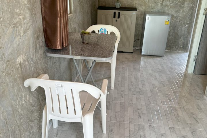 Room 10 of 28