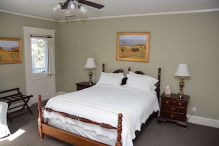 Room 34 of 252