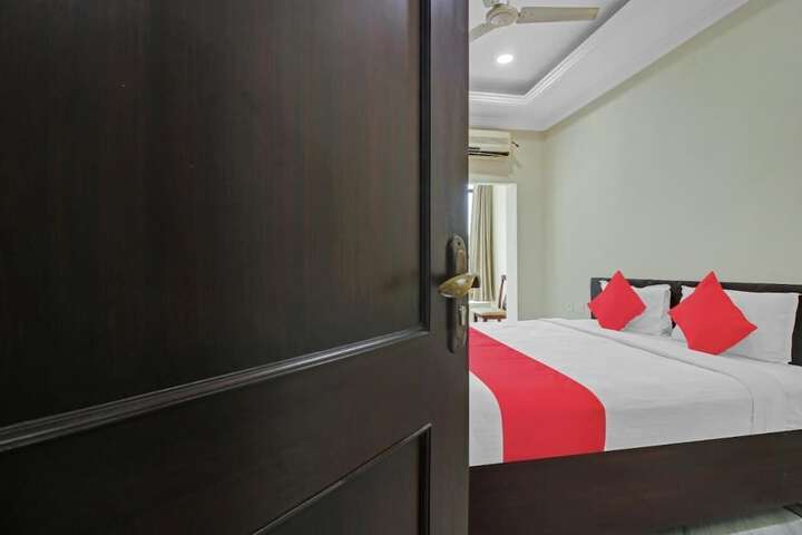 Room 6 of 13