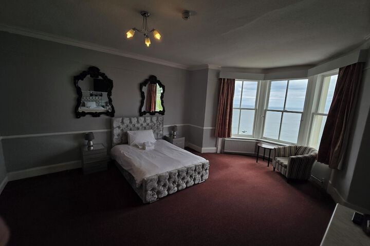 Room 25 of 74