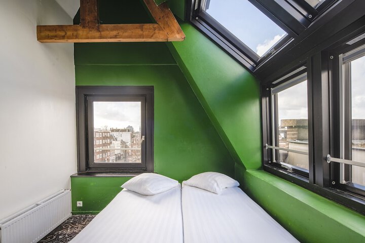 Room 14 of 50