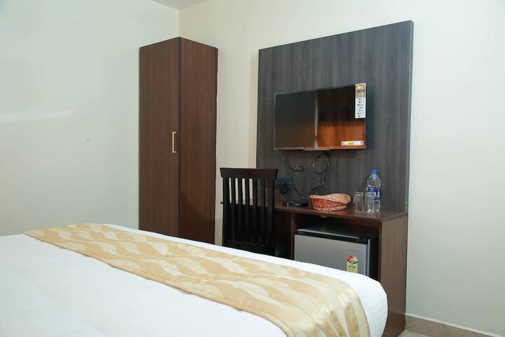 Room 10 of 28