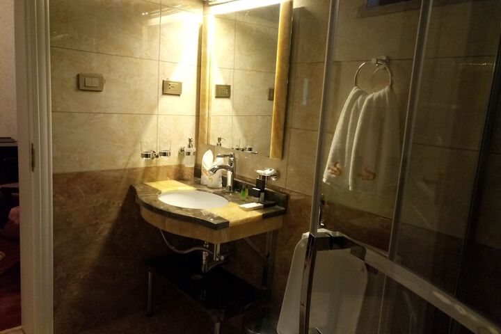 Room 18 of 34