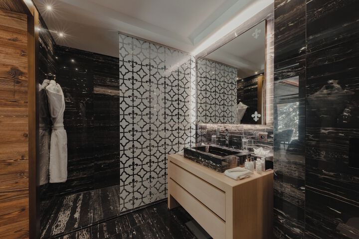 Room 32 of 67