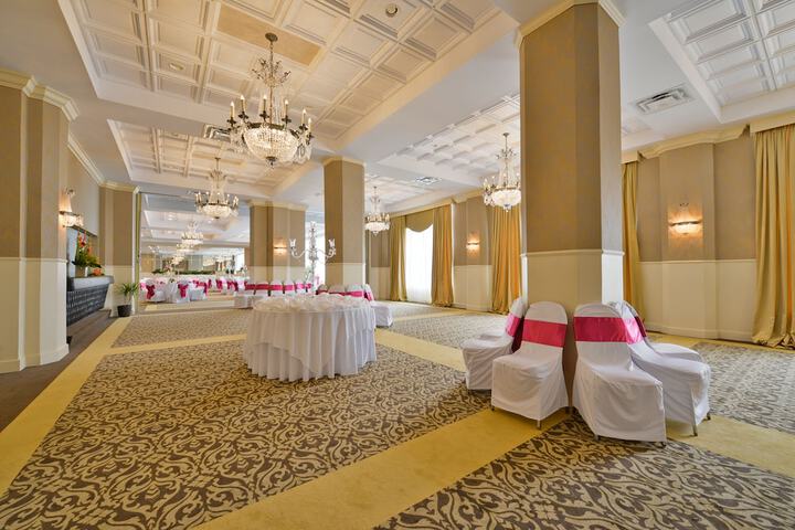 Banquet hall