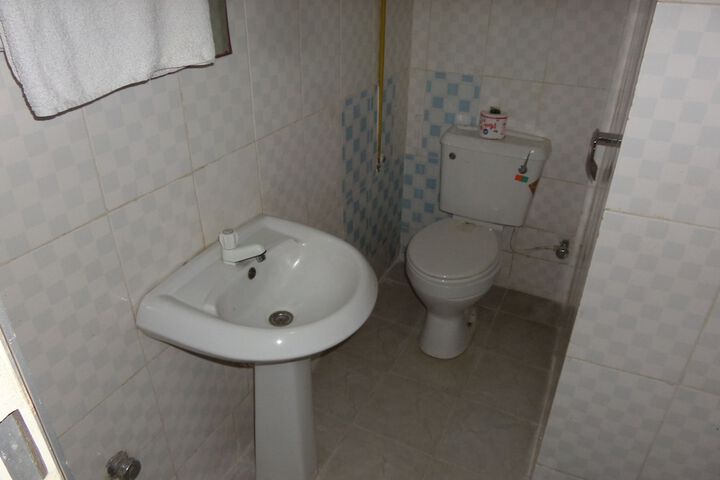 Room 27 of 33