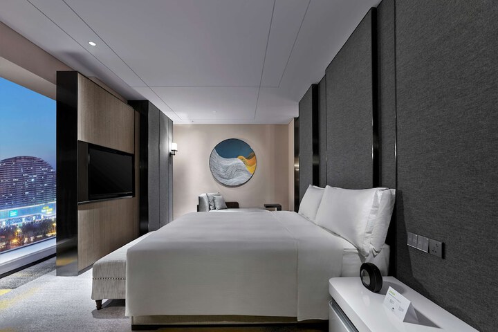 Room 11 of 51