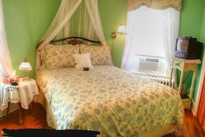 Room 11 of 22
