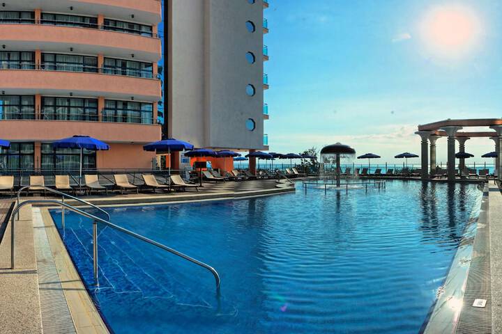Hotel with Pool